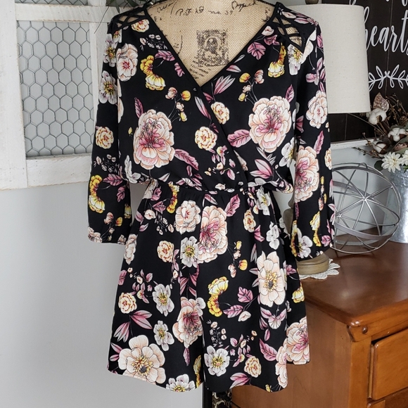 Rags to Wishes floral romper size Large - Picture 1 of 7
